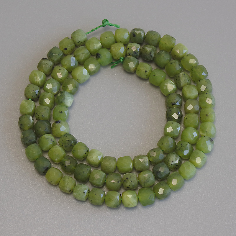Beads Canadian Jadeite Faceted Cube, Diameter 4mm+-, Length 39cm+- on Thread