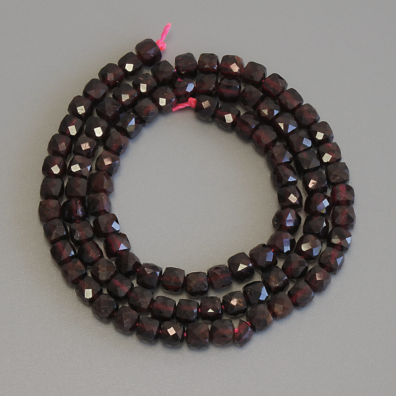 Garnet Beads, faceted cube, diameter 4x4mm+/-, length 39cm+