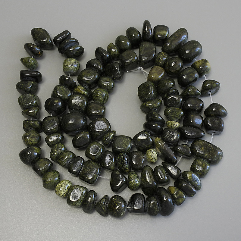 Serpentine Beads, Pressed Tumbled Chips 10-15x5-10mm+-, Length 74cm+- on Thread