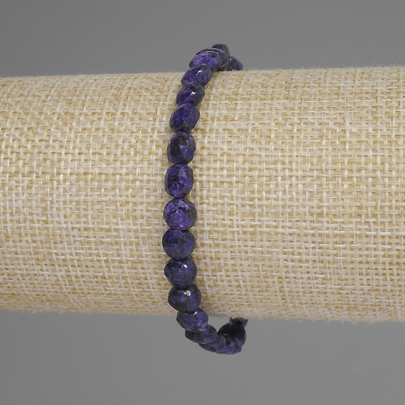 Sugilite Bracelet Faceted Coin, diameter 6mm+-, length 18cm+- stretch