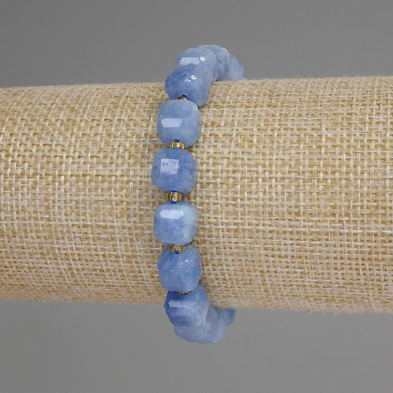 Aquamarine Faceted Cube Bracelet, diameter 8mm+/-, seed beads 3mm+/-, length 18cm+/- stretch