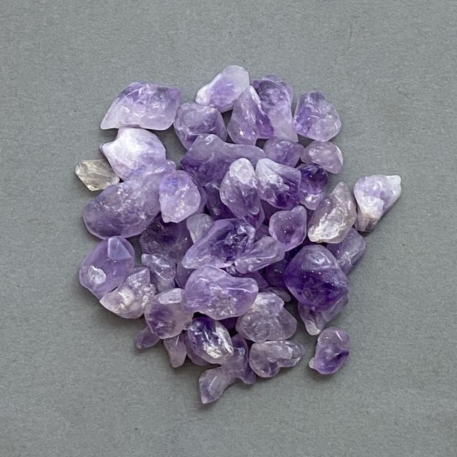 Natural Stone Amethyst Tumbled Chips No Hole 6-22x6-10mm+- (per 100g+-)