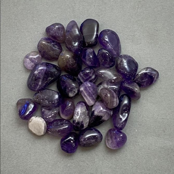Natural Amethyst Tumbled Stone No Hole 9-16x9-11mm+/- (per 100g+/-)