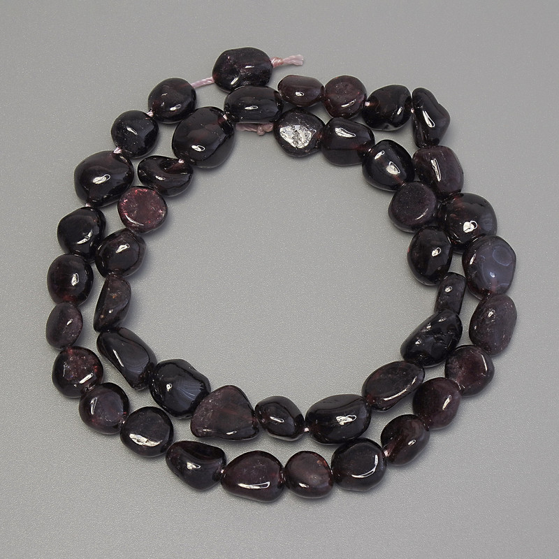 Garnet Beads Tumbled, Diameter 9-12x8-10mm+/-, Length 39cm+/- on Thread