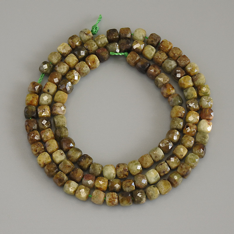 Grossular Garnet Beads, faceted cube, diameter 4x4mm+- on a strand, length 39cm+
