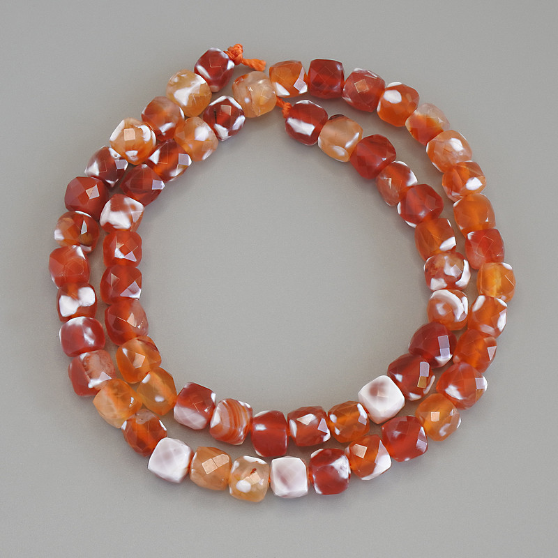Agate Faceted Cube Beads, diameter 7x7mm+- on a strand, length 40cm+