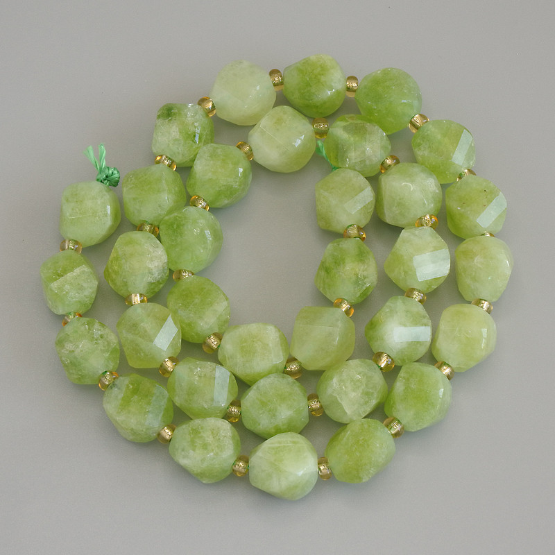 Chrysolite Olivine Beads, faceted rhombus, diameter 9x8mm+/-, seed beads 3mm+/-, on a thread, length 36cm+