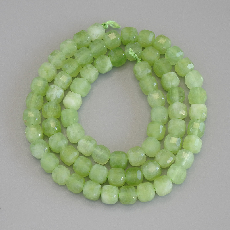 Chrysolite Olivine Beads, faceted cube, diameter 5x5mm+/-, on a thread, length 36cm+