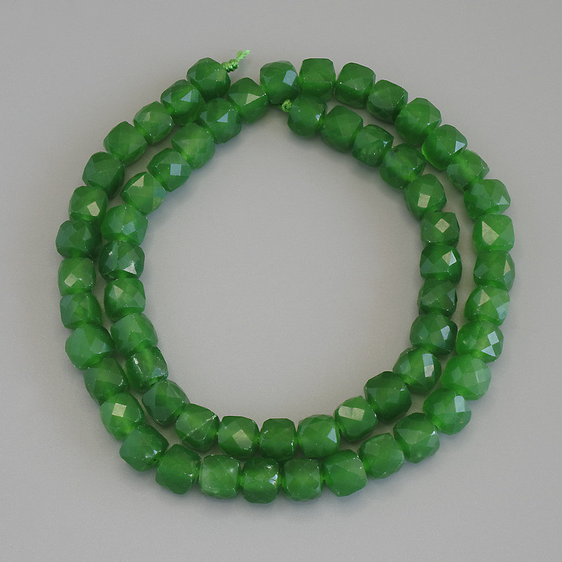 Chrysoprase Faceted Cube Beads, diameter 6.5x6.5mm+/-, on thread, length 40cm+