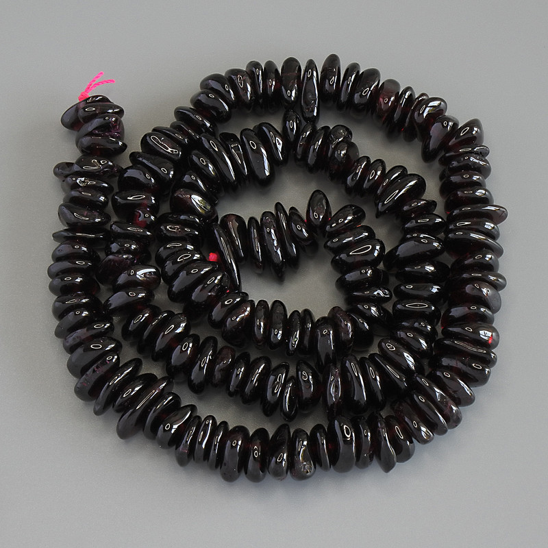 Garnet Chip Beads on thread, diameter 7-12x2-3.5mm+-, length 40cm+