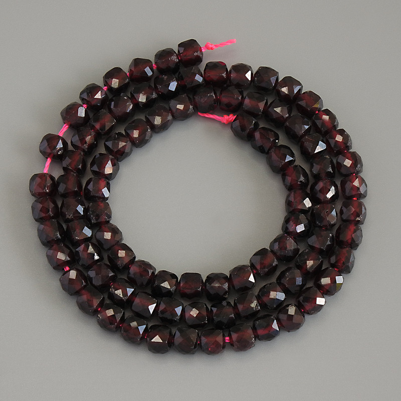 Garnet Faceted Cube Beads on thread, diameter 4.5x4.5mm+-, length 39cm+