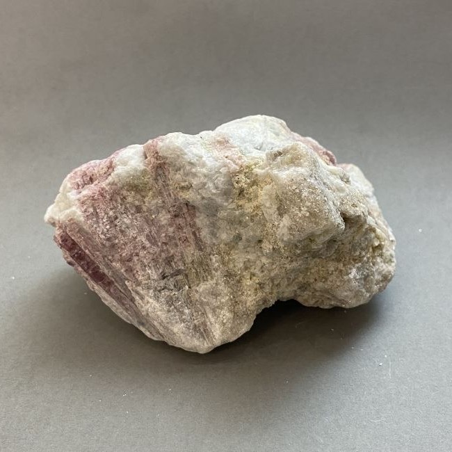 Souvenir Natural Raw Tourmaline Stone, 355g Weight, 85x61x55mm+