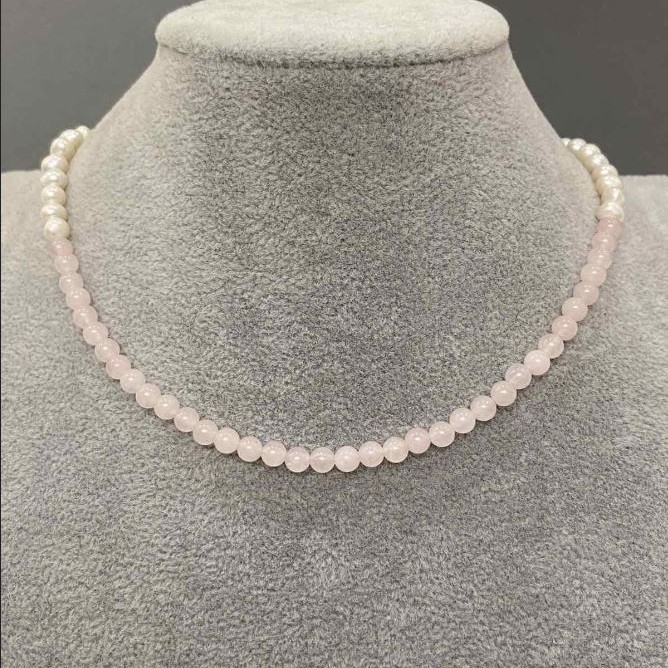 Choker River Pearls, diameter 5.5x5mm+/-, Rose Quartz bead 4.5mm+/-, length 42cm+/-, toggle clasp with pendant