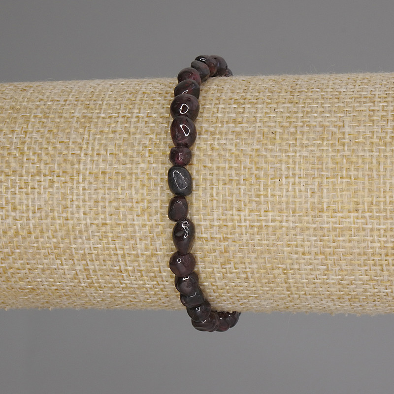 Garnet Bracelet, Tumbled, diameter 6-9x5-7mm+-, length 18cm +- stretch