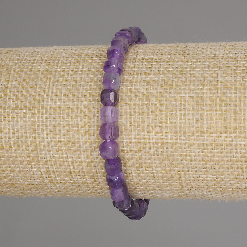 Amethyst Bracelet, Faceted Cube, Diameter 5x5mm+-, Length 18cm +- Stretch