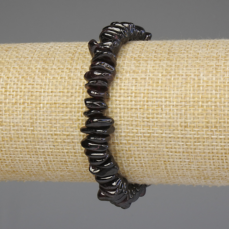 Garnet Chip Bracelet 7-9x3-5mm+/-, length 18cm+/-, stretch