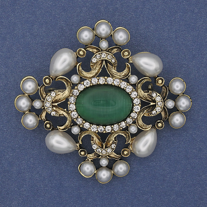 Brooch Pendant Accent Pearls Cat's Eye White Rhinestones Gold-Tone Metal 53x58mm+