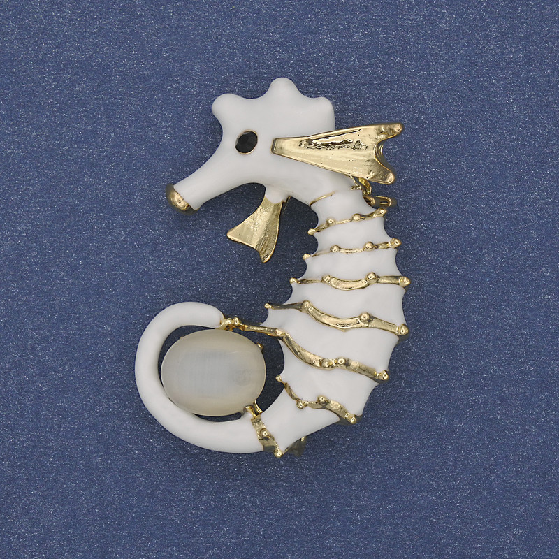 Brooch Pendant Sea Horse Seahorse Cat's Eye White Enamel Gold-Tone Metal 37x27mm+
