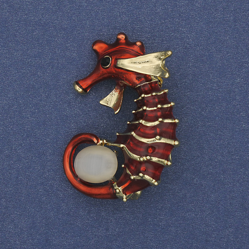 Seahorse Brooch Pendant Cat's Eye Red Enamel Gold-Tone Metal 37x27mm+