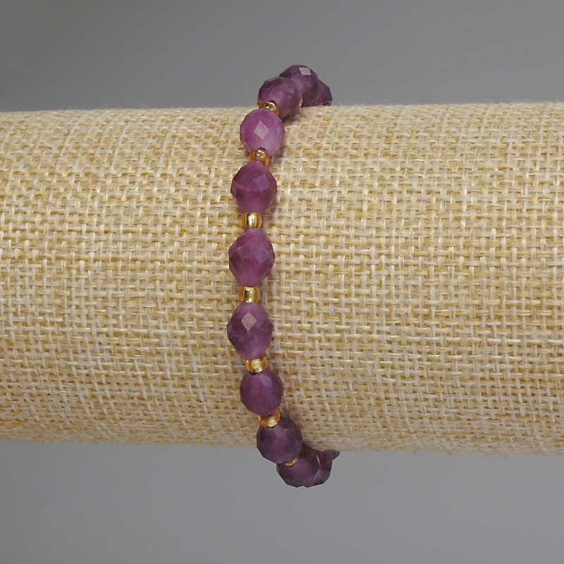 Tourmaline Bead Bracelet, Faceted Bead 8×6.5 mm, 5 mm+- seed beads, 18 cm length, stretch