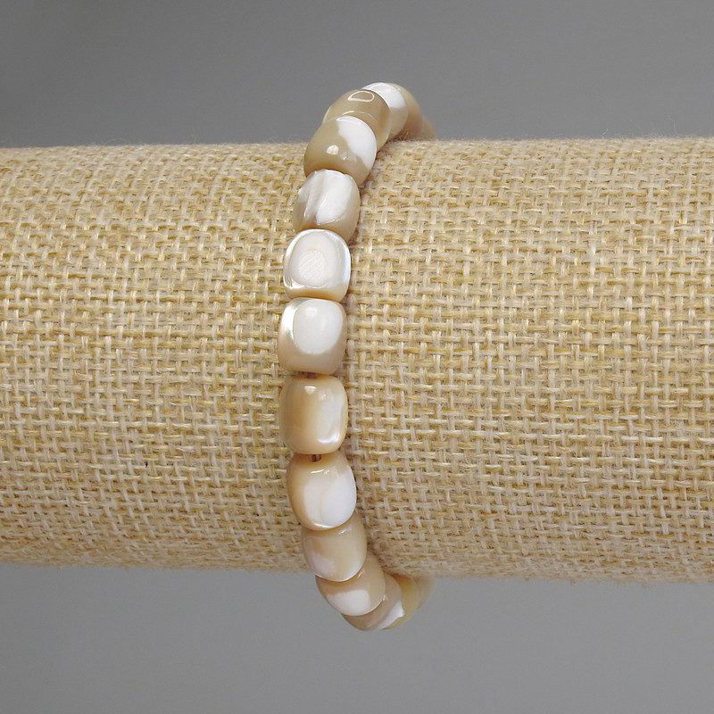 Bracelet Mother-of-Pearl Barilo beads, diameter 8×7, 5mm±, length 18cm stretch