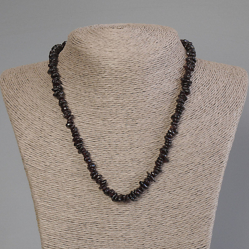 Garnet碎 Bead Necklace?