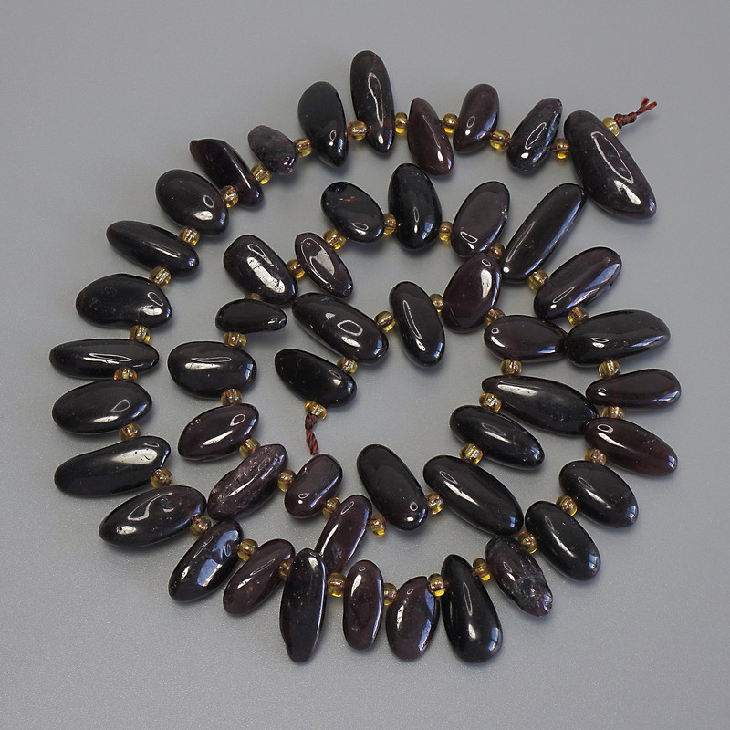 Garnet Chip Butterfly Beads, diameter 12-16x6-8mm+-, seed beads 3mm+-, length 39cm+- on a thread