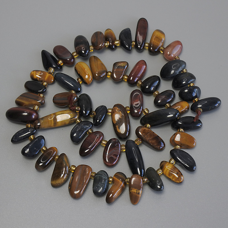 Bull's Eye, Hawk's Eye and Tiger's Eye Chip Butterfly Beads, diameter 10-20x5-8mm+-, seed beads 3mm+-, length 39cm+- on a thread