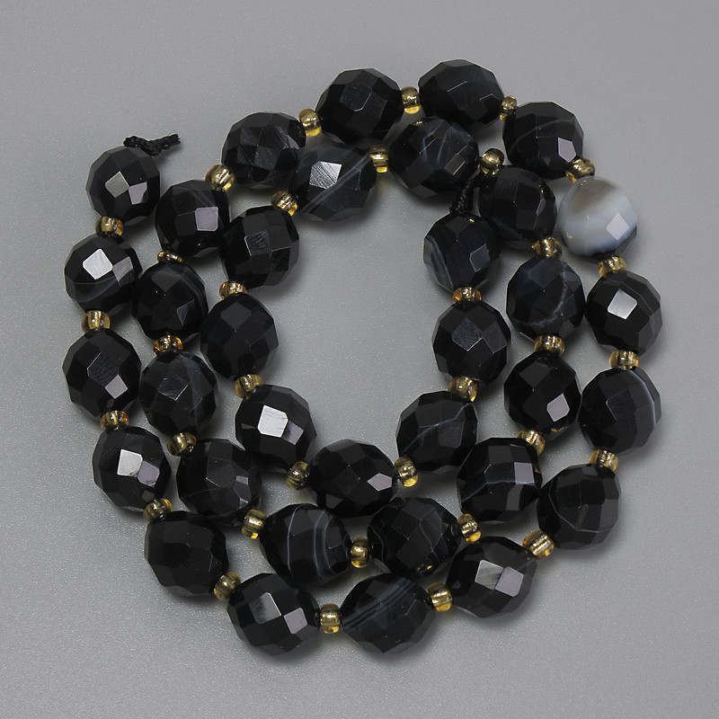 Agate Beads, Faceted Grain Shape, 10x8mm ±, Seed Beads 3mm ±, Length 39cm ± on Thread