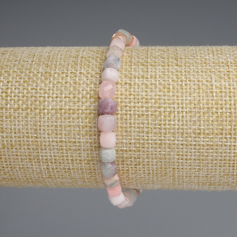 Jadeite Bracelet, faceted cube beads, diameter 5.5x5.5mm+/-, length 18cm+/- stretch