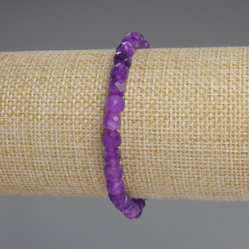 Sugilite Faceted Cube Bracelet, diameter 5x5mm+-, length 18cm+- stretch