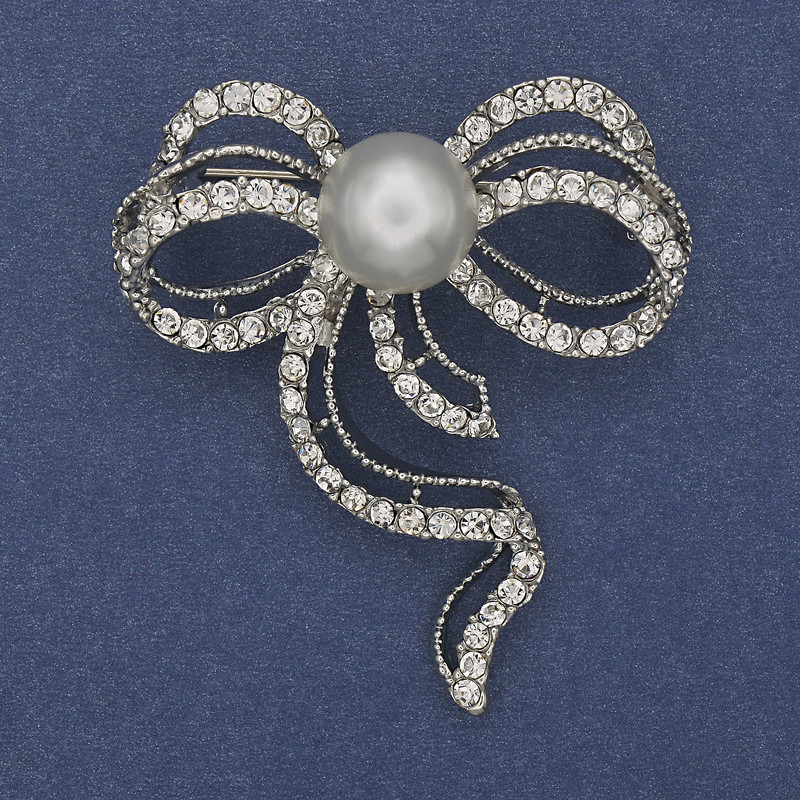 Brooch Bow Pearl White Rhinestones Silver-Tone Metal 43x50mm+