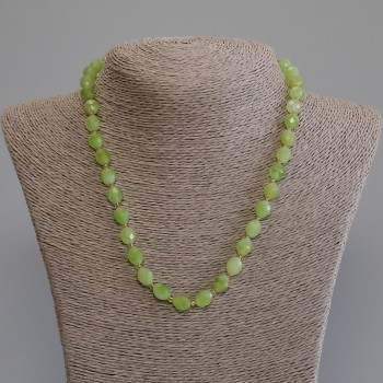 Chrysolite Peridot Necklace, faceted grain, diameter 9.5x8mm+/- seed beads 3mm+/-, length 50mm+/-, with clasp