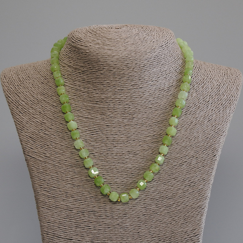 Chrysolite Peridot Necklace, faceted cube, diameter 7x7mm+/- seed beads 3mm+/-, length 50mm+/-, with clasp