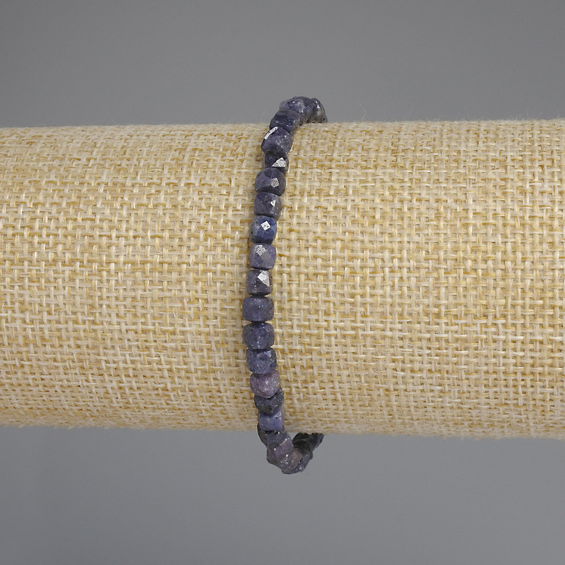 Sapphire Bracelet, faceted cube, diameter 4x4mm +-, length 18cm +