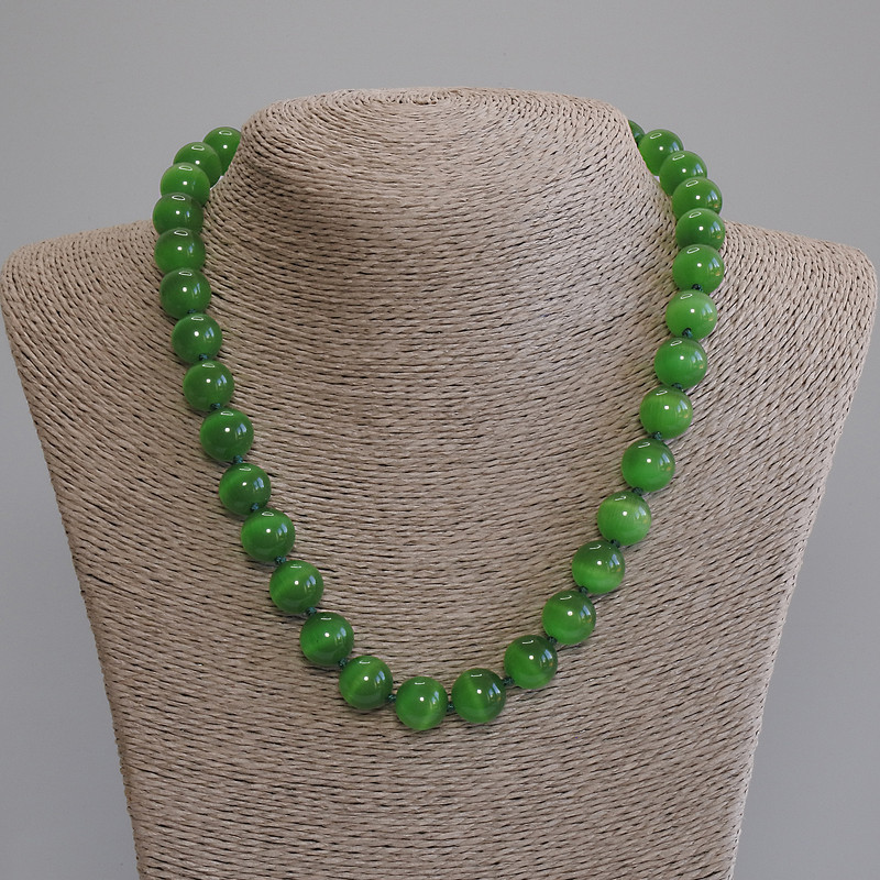 Green Cat's Eye Smooth Bead Necklace, diameter 12mm+-, length 50cm+- with clasp