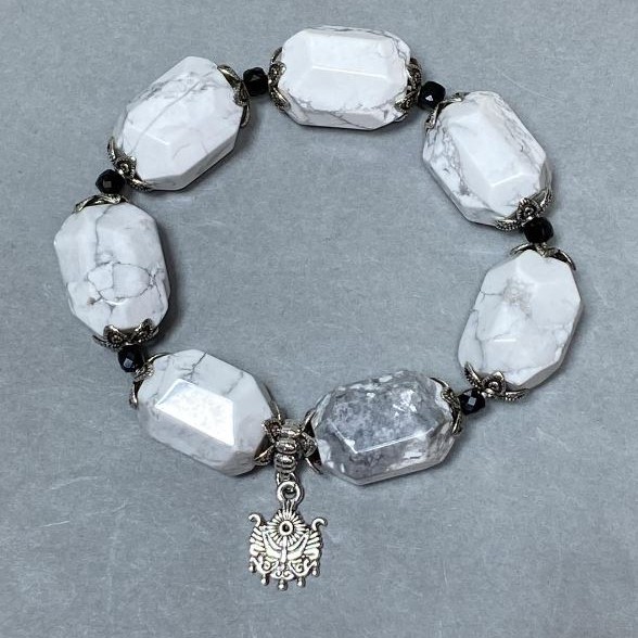 Cacholong Bracelet, faceted tumbled stones, diameter 20x15mm+-, length 18cm+- stretch