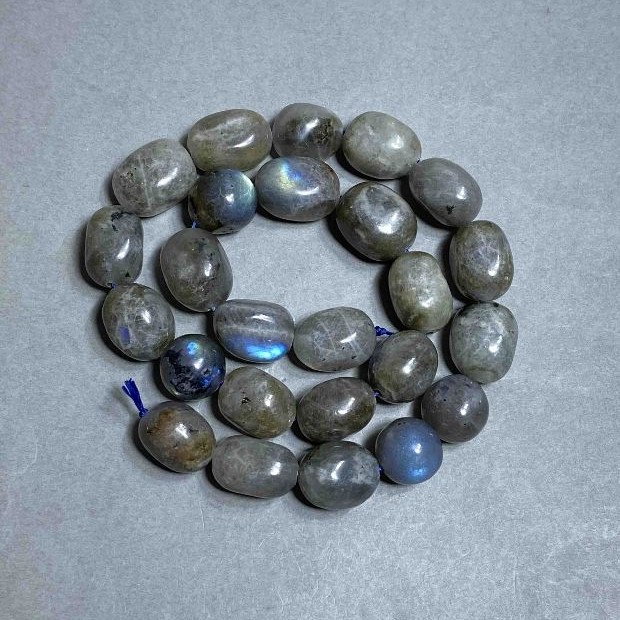 Labradorite Tumbled Beads, diameter 13-17x11-13.5mm+/-, on a thread, length 39cm+