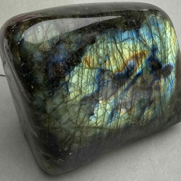 Souvenir Stone made of Natural Labradorite 11x10.5x6cm+/- 1330g (natural imperfections)