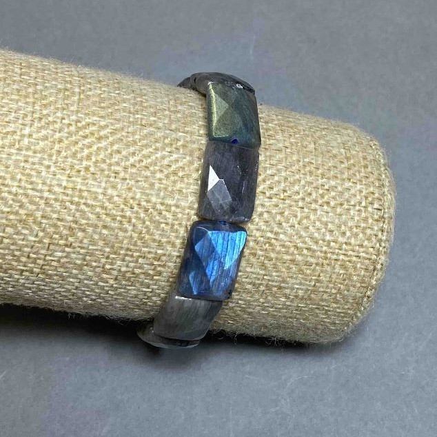 Labradorite Bracelet with Iridescence, Faceted Link 16x12mm+/-, Length 18cm Stretch