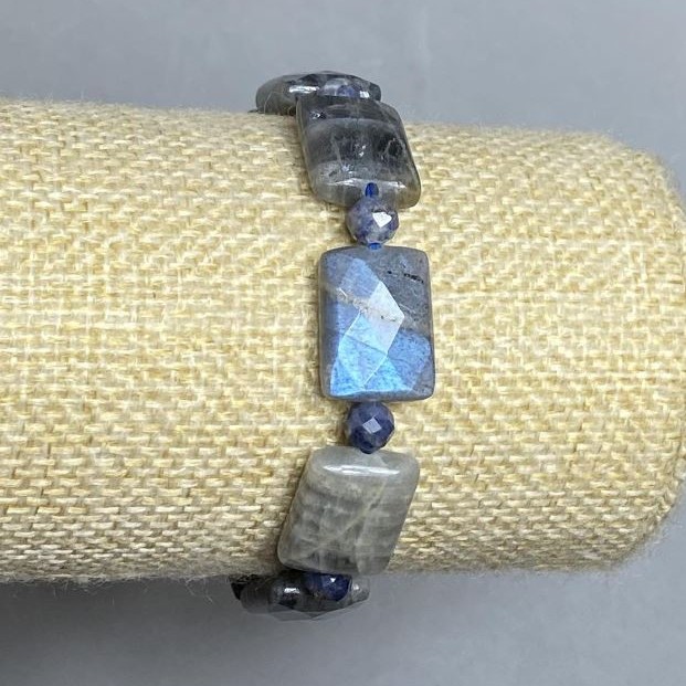 Labradorite Bracelet with Iridescence Faceted Link 16x12mm+- Sapphire Faceted Bead, diameter 5.5mm+-, length 18cm stretch