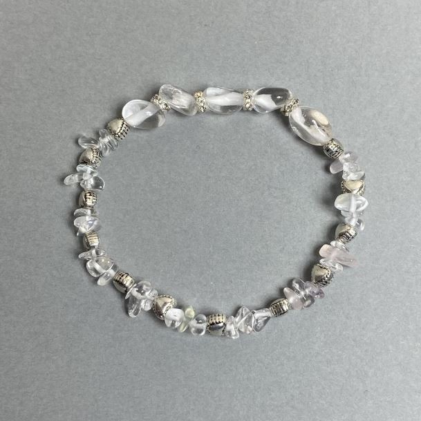 Rock Crystal Bracelet Tumbled 10x9mm+- Chips 5-10x2-4mm+-, length 18cm stretch
