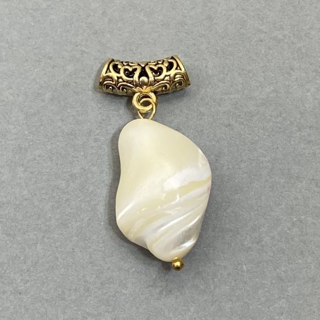 Mother-of-Pearl Pendant 14-18x12-13mm+- (assorted size) with Bail 14x+6mm+