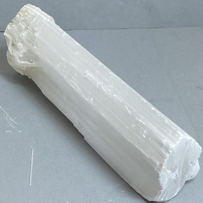 Raw Selenite Mineral, weight 968g, 19x6.7x5cm+
