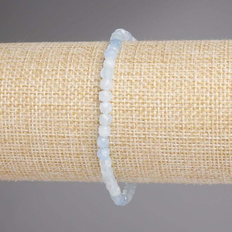 Bracelet, Faceted Aquamarine Cube, diameter 4x4mm+-, length 18cm+- Stretch