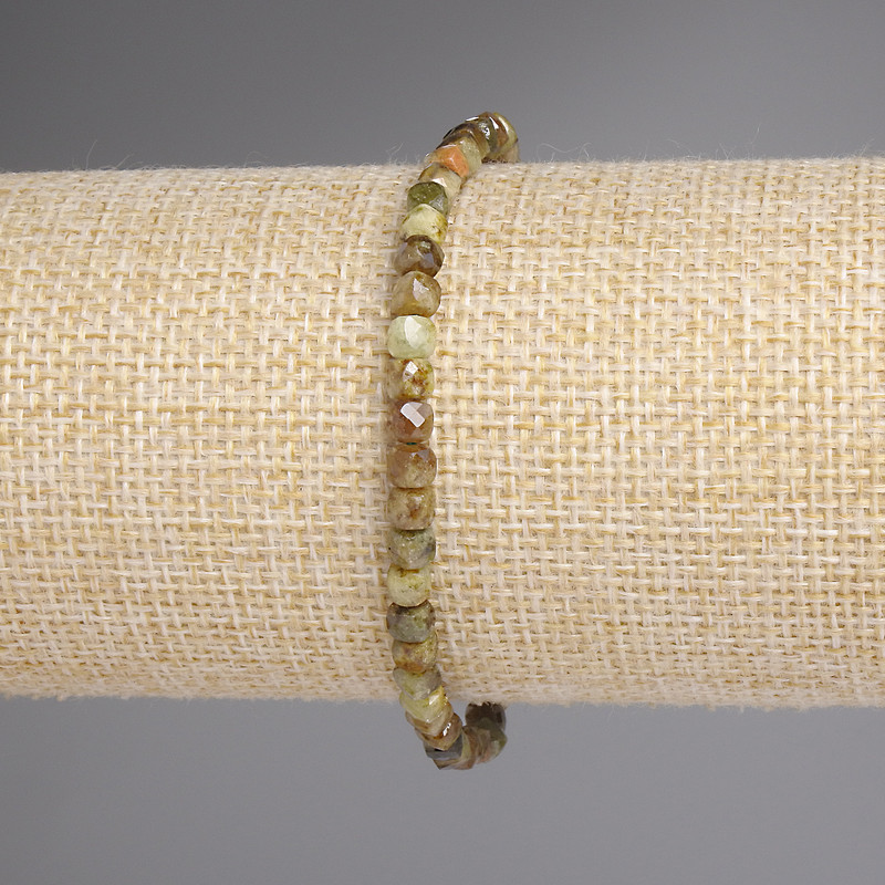 Bracelet, Faceted Grossular Cube 4x4mm+-, length 18cm+- Stretch