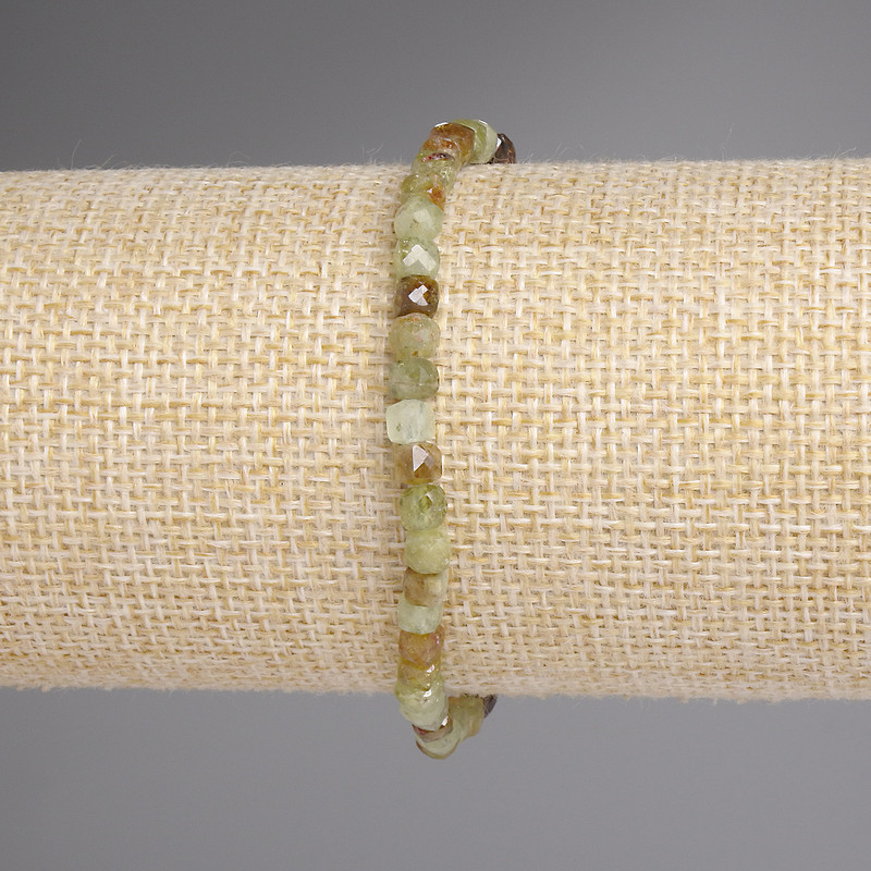 Bracelet, Faceted Grossular Cube 4x4mm+-, length 18mm+- Stretch