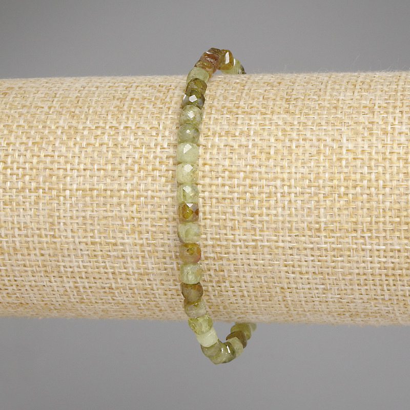 Grossular Garnet Faceted Cube Bracelet, 4×4mm diam. +-, length 18cm +- stretch
