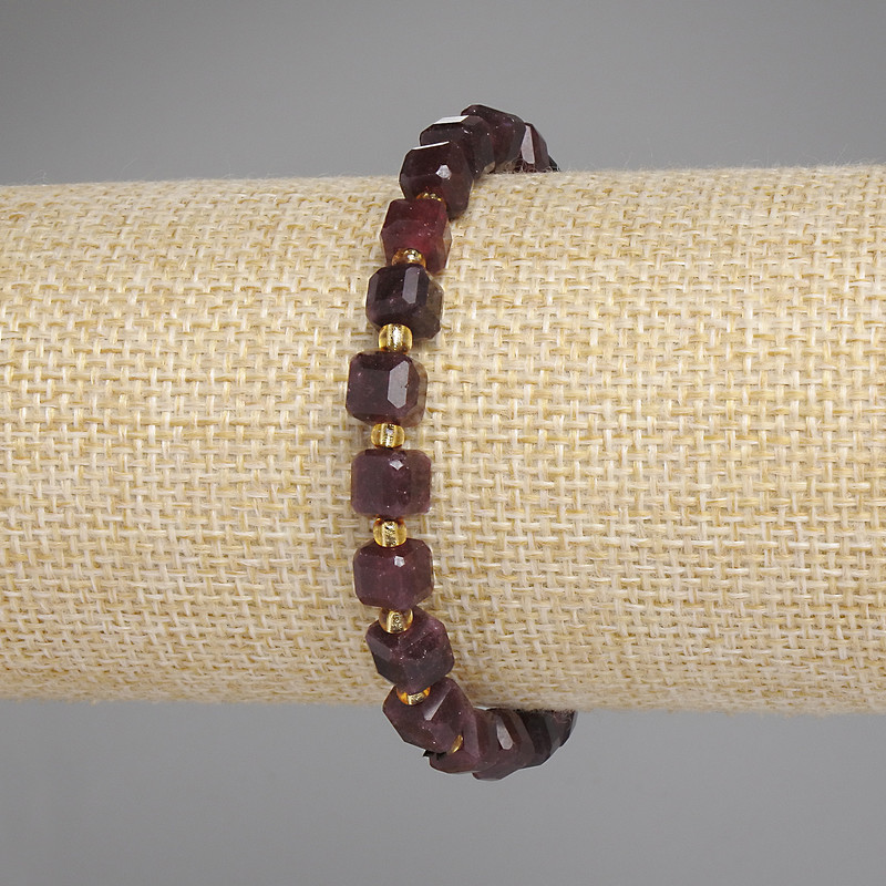 Tourmaline Faceted Cube Bracelet, Diameter 6x6mm+/-, Seed Beads 3mm+/-, Length 18cm+/- Stretch