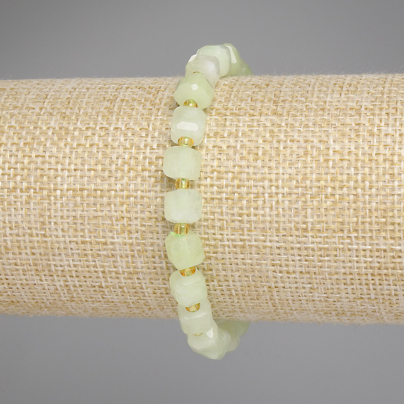 Chrysolite Olivine Faceted Cube Bracelet, Diameter 6.5x6.5mm+/-, Seed Beads 3mm+/-, Length 18cm+/- Stretch